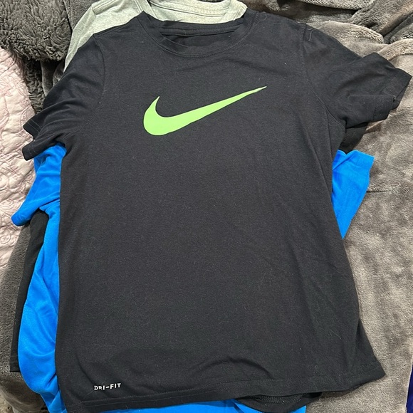 4 NIKE YOUTH/BOYS Small Shirts (Dry-Fit) - Picture 11 of 14